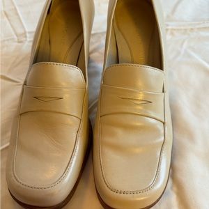 Heeled loafer